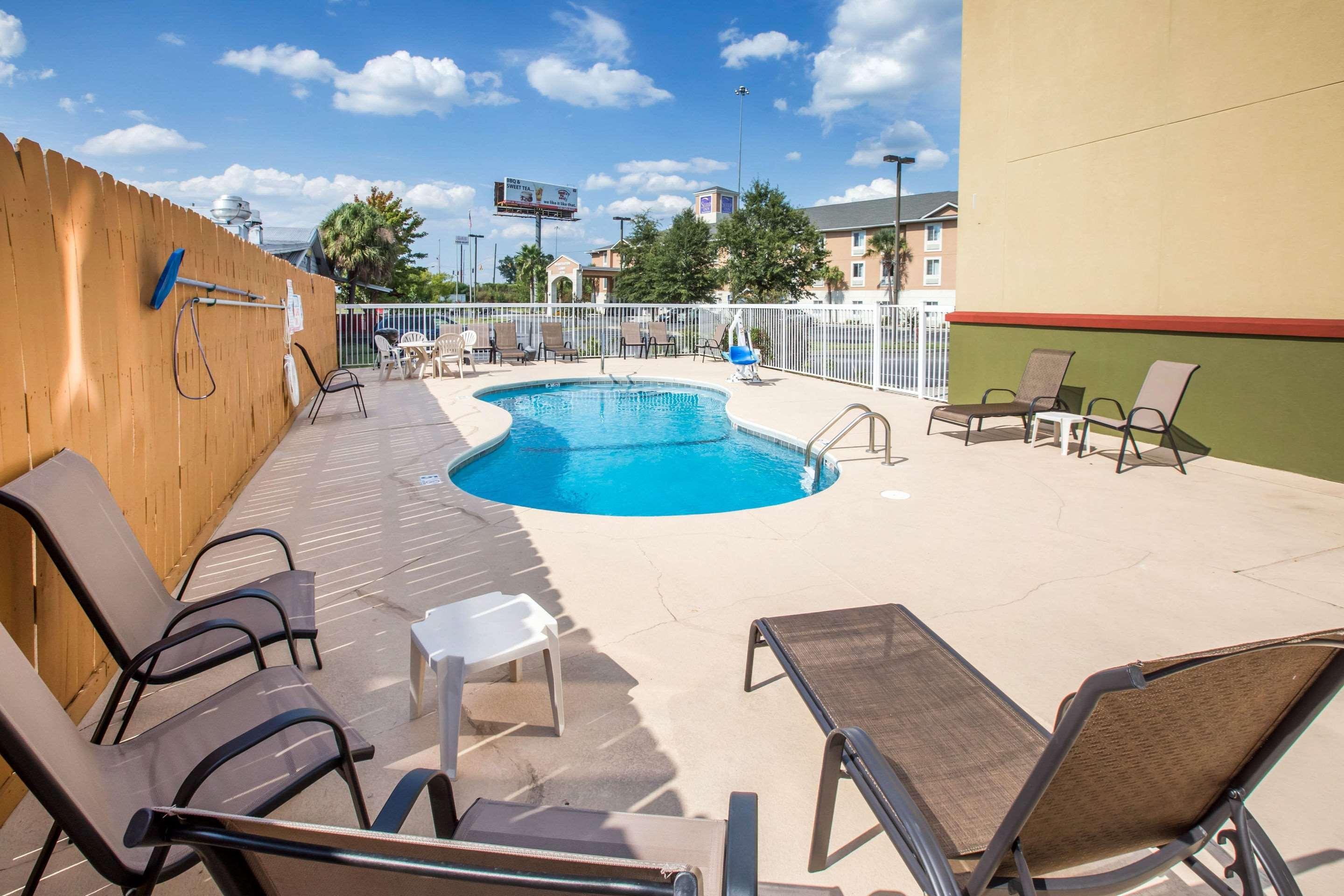 ולדוסטה Econo Lodge מראה חיצוני תמונה