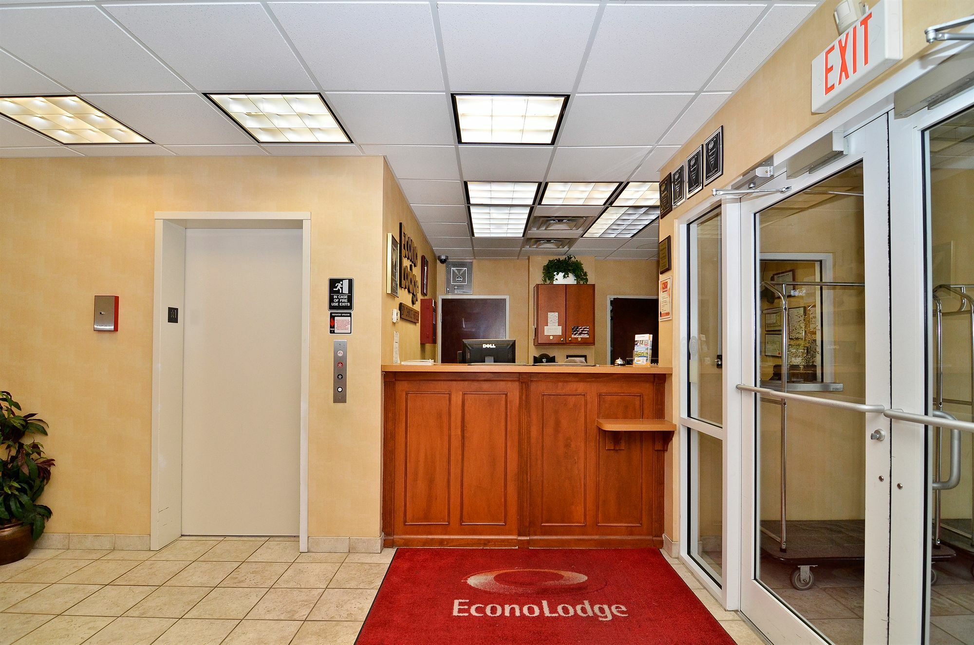 ולדוסטה Econo Lodge מראה חיצוני תמונה