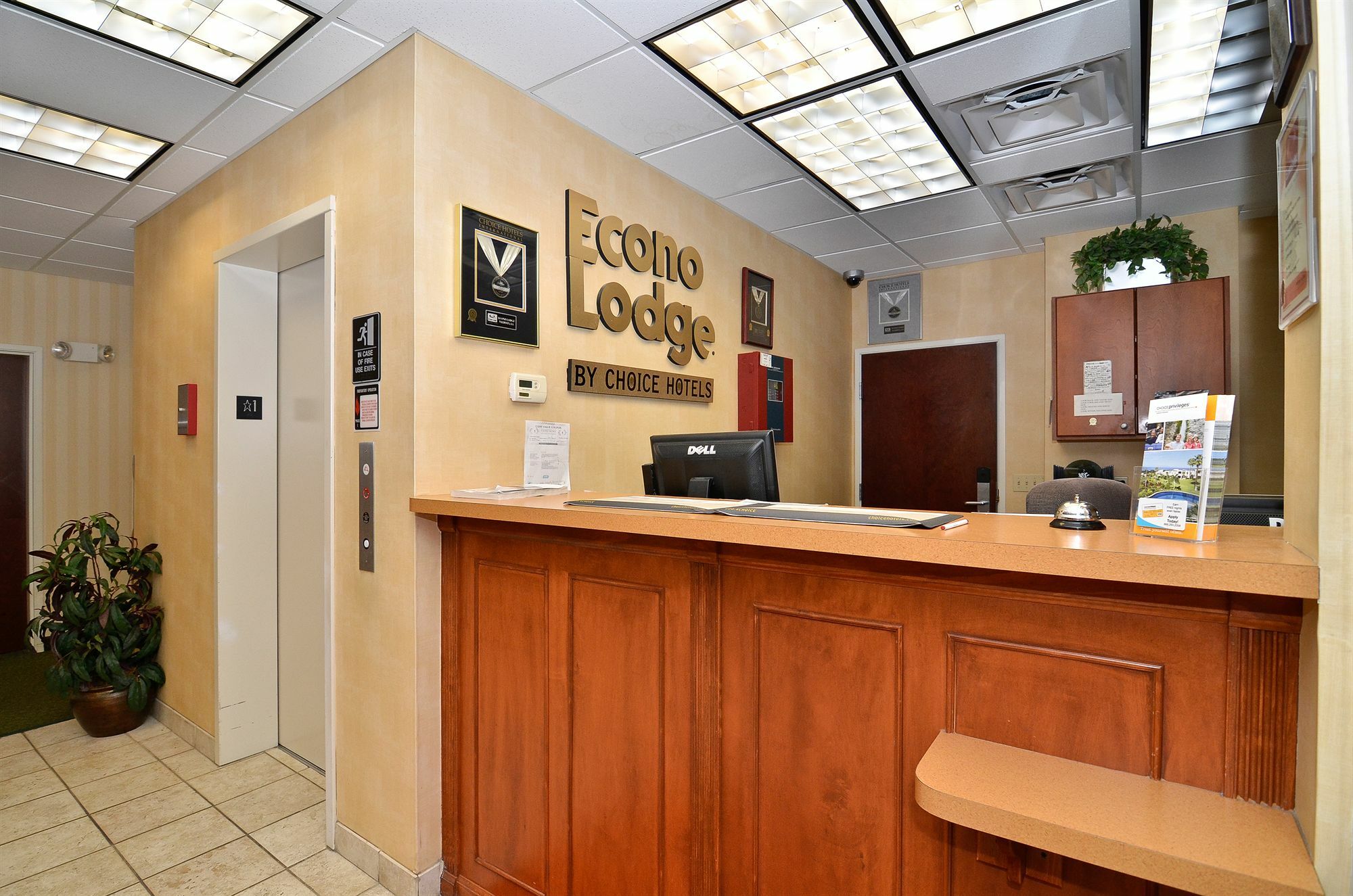 ולדוסטה Econo Lodge מראה חיצוני תמונה